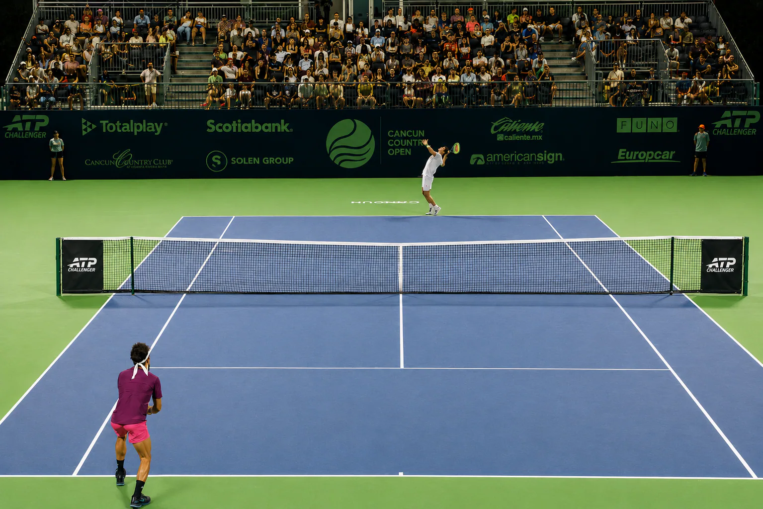 Partido de tenis profesional con público en el Cancún Country Open 2026