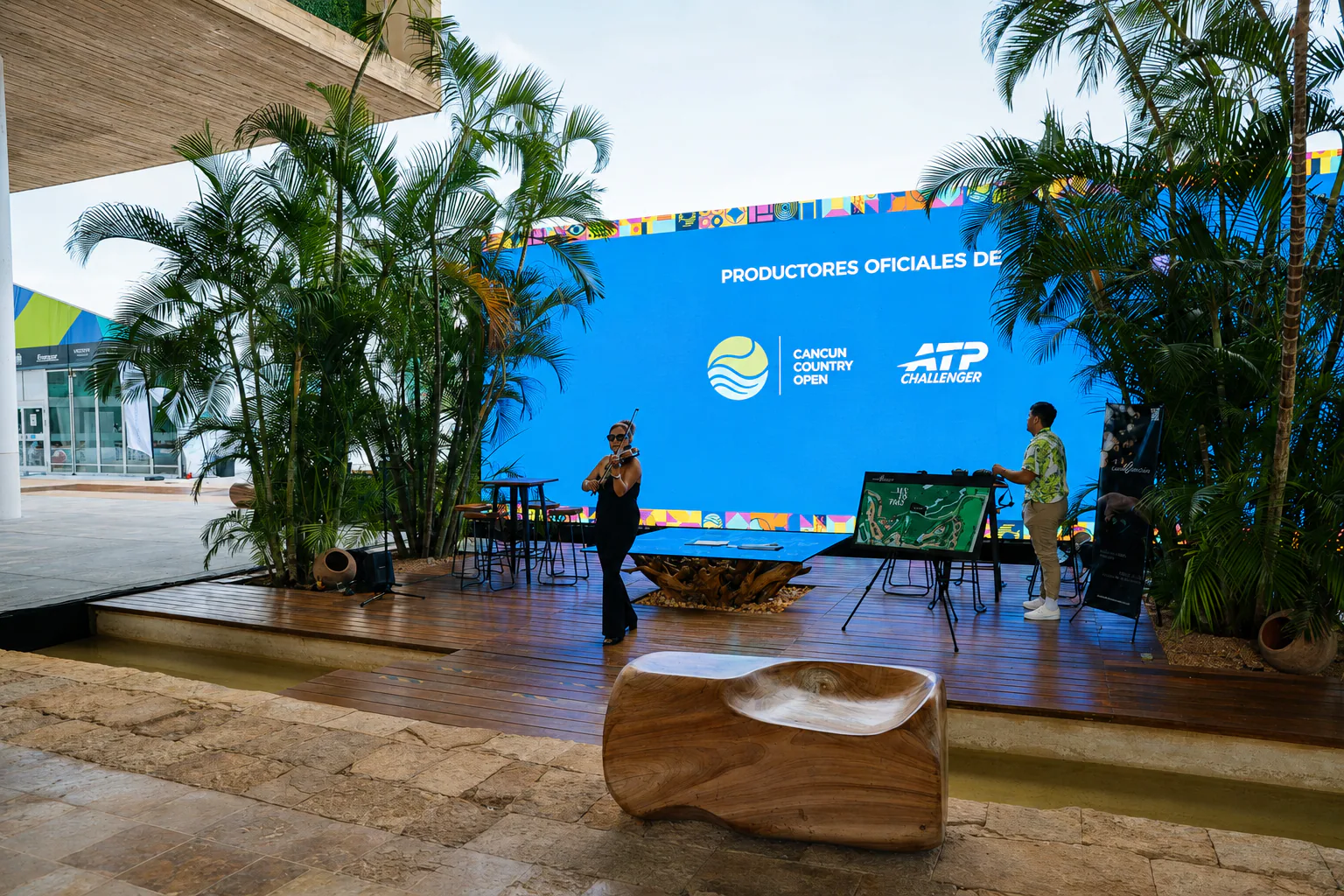 Punto de recepción y atención comercial de Cancún Country Club